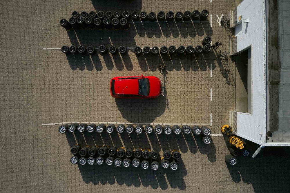 AMZS test 16 letnih pnevmatik dimenzije 225/50 R 17