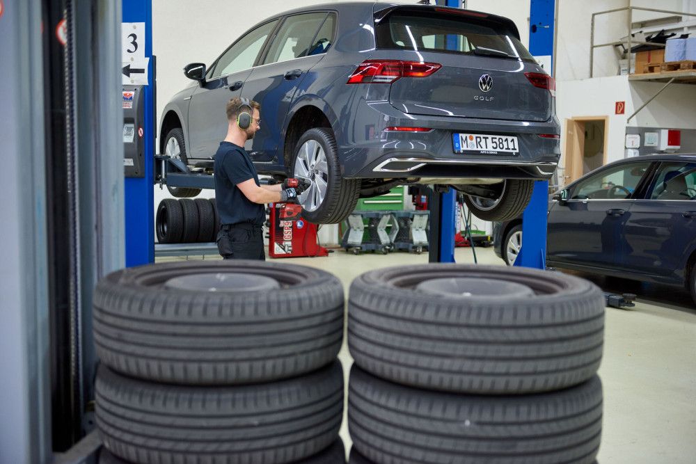 AMZS test 18 letnih pnevmatik dimenzije 225/40 R18