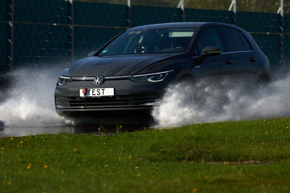 AMZS test 18 letnih pnevmatik dimenzije 225/40 R18