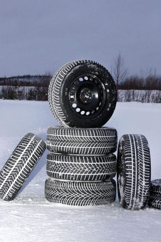 AMZS test 28 zimskih pnevmatik dveh dimenzij: 205/55 R 16 in 235/55 R 17