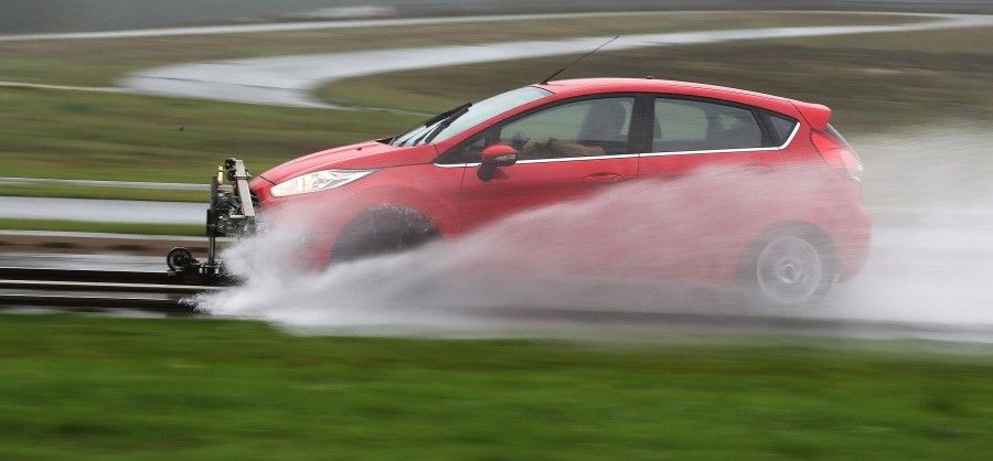 AMZS test 30 letnih pnevmatik dveh dimenzij